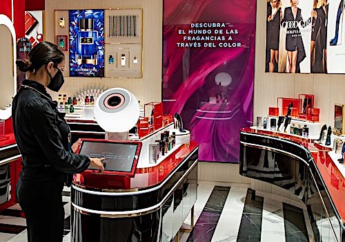 MUSE Advertising Awards - Carolina Herrera | Experiential Fragrance Finder
